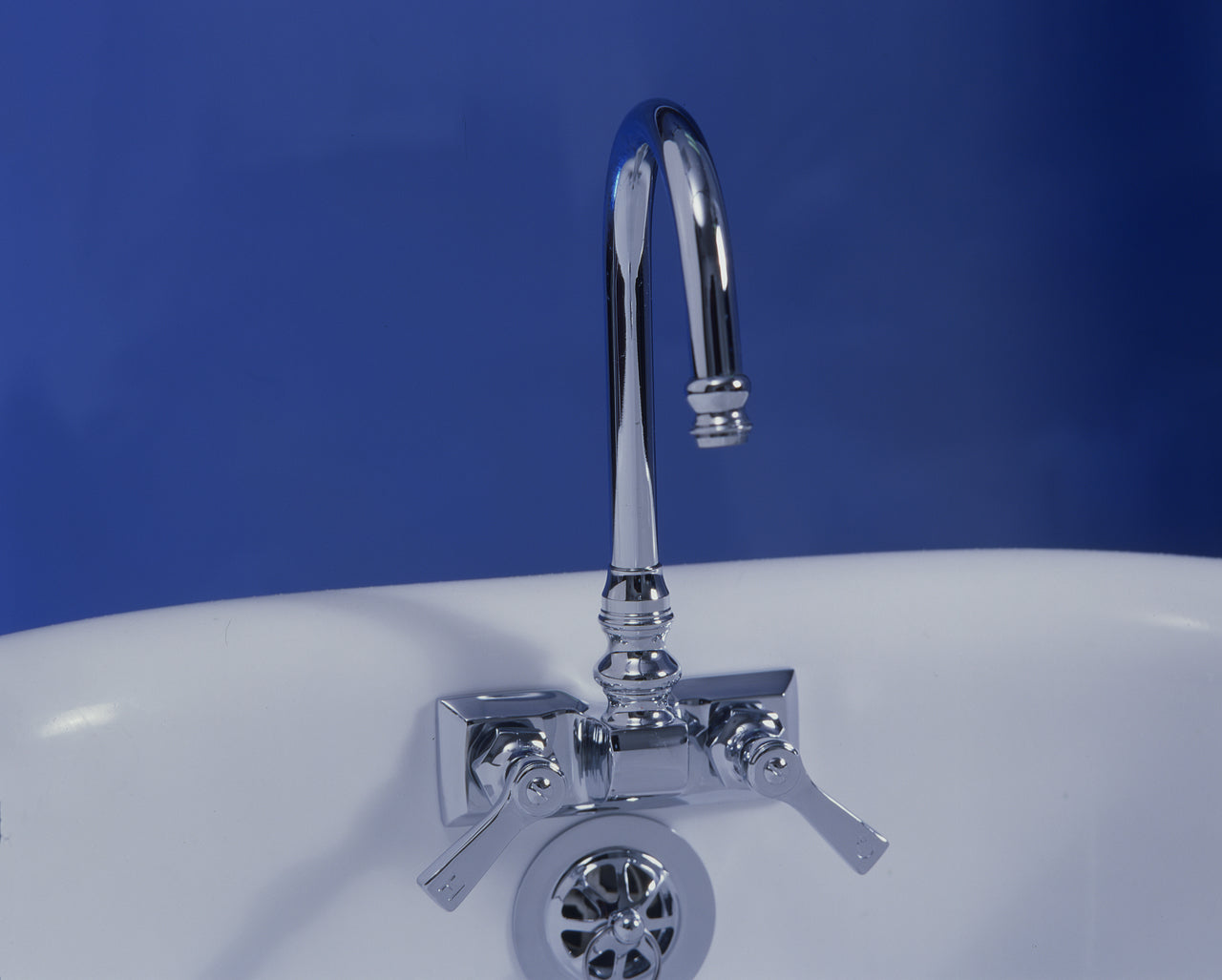 Rectangular Base Tub Faucet with Gooseneck Spout P0708 | Strom Living - Tub Fillers