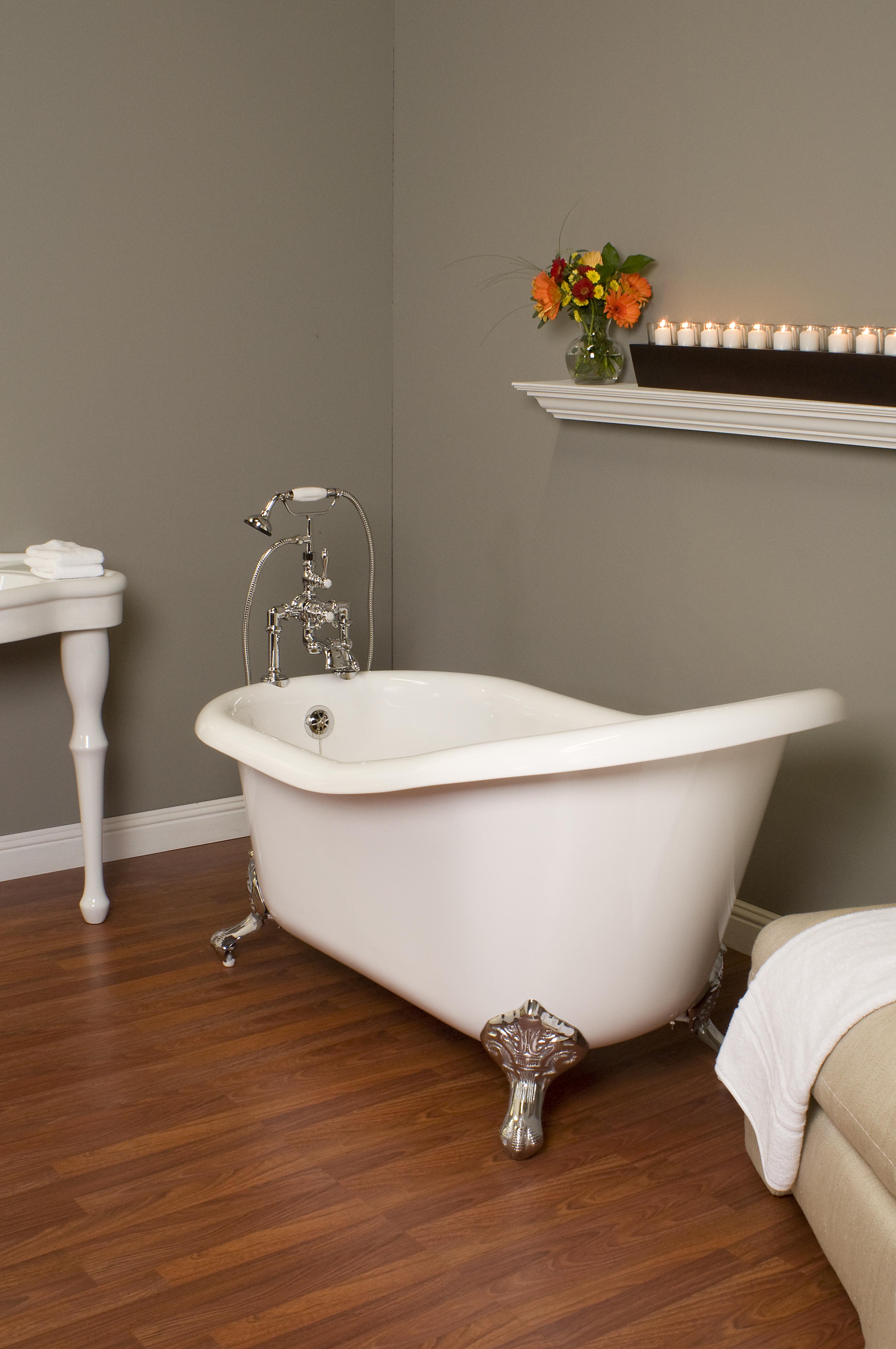 The Huron 5' Single Slipper Clawfoot Acrylic Tub with 7" Deck Mount Faucet Holes P0956 | Strom Living