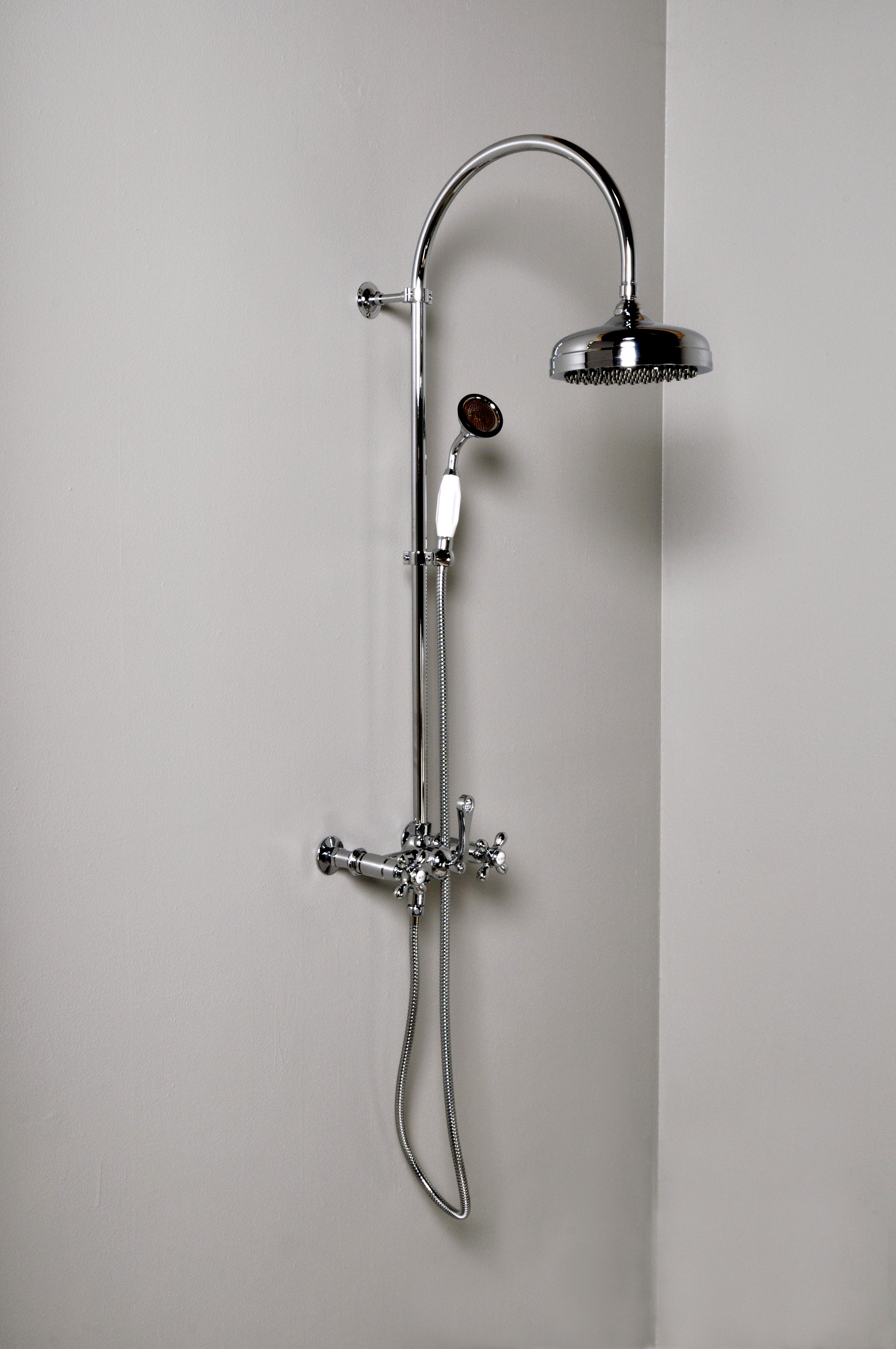 Strom Living Exposed Shower System Wall Mounted with 7