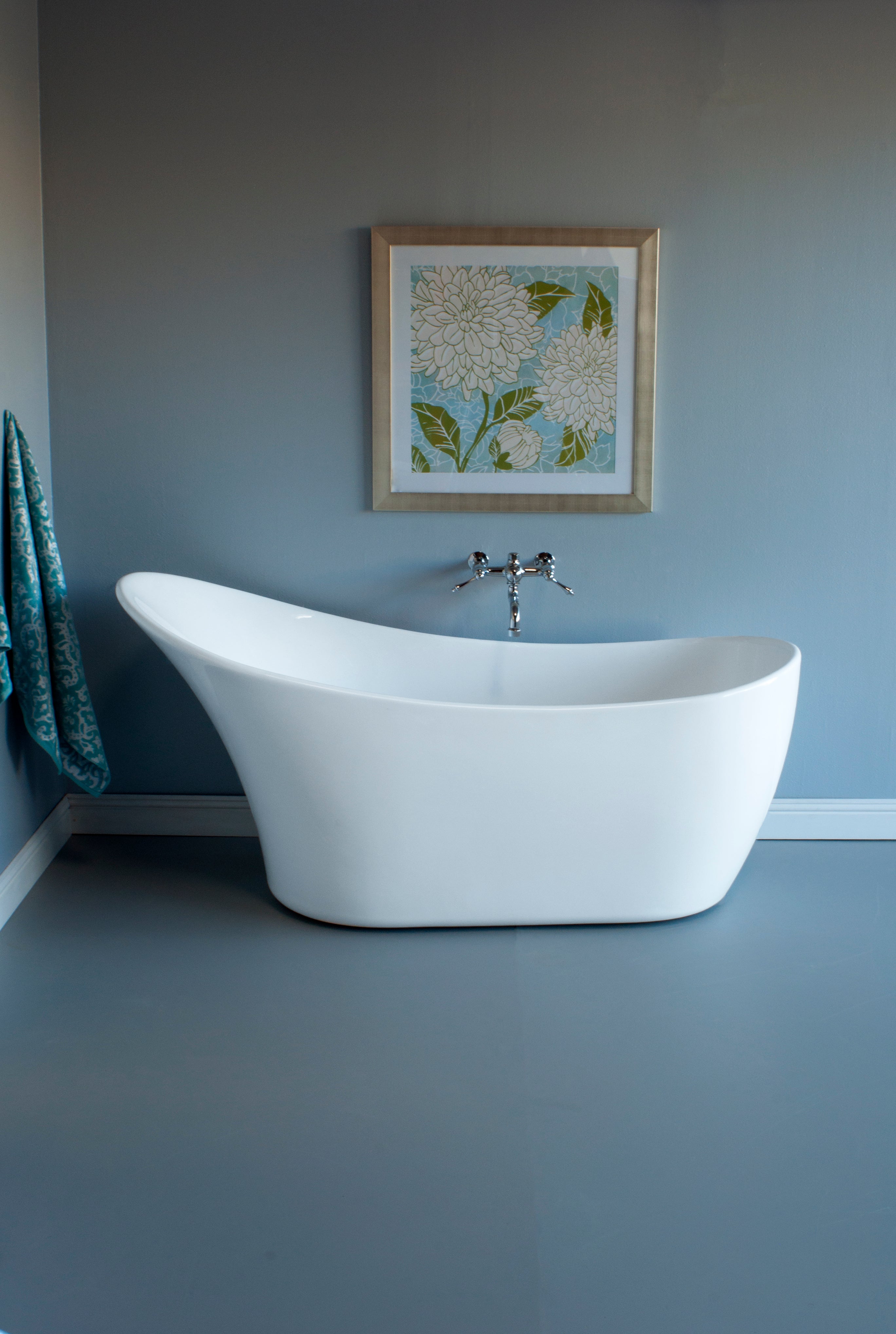 The Austin 67" Single Slipper Freestanding Acrylic Tub without Faucet Holes Includes Integrated Drain P1108 | Strom Living